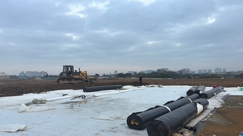 安徽長絲土工布應(yīng)用在醫(yī)療危廢處理場(chǎng)